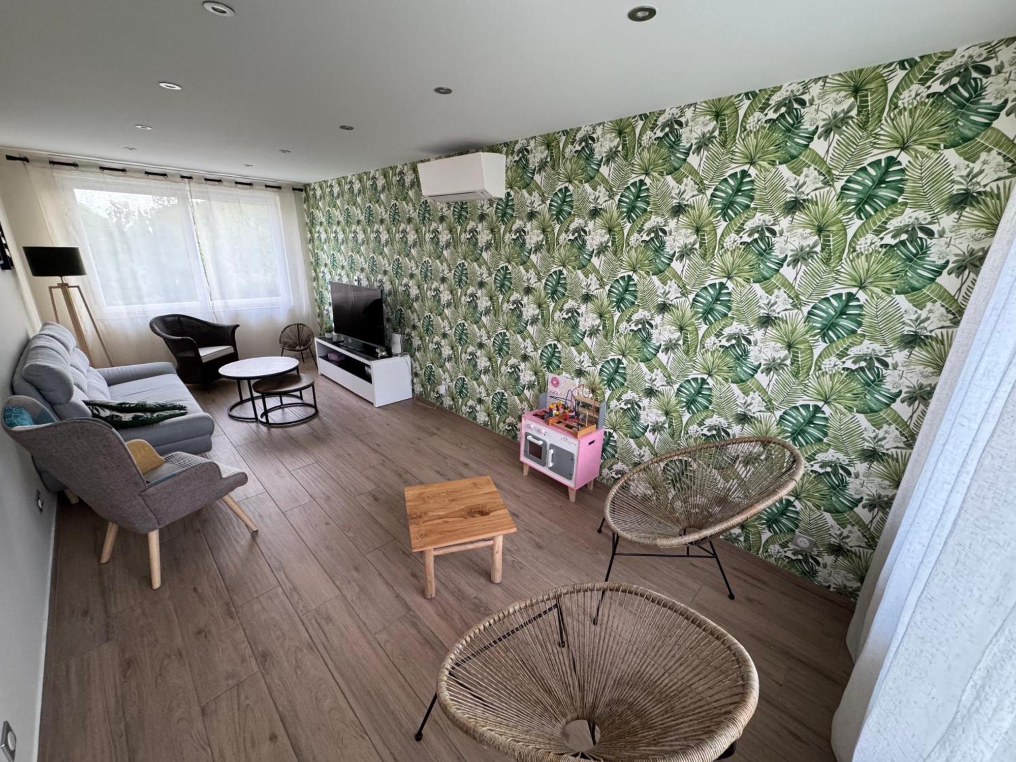 Вилла Le Relais De La Fontaine & Jacuzzi Montcornet  Экстерьер фото